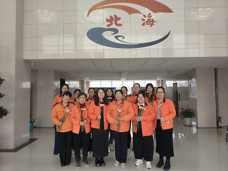 公司举行“三八”妇女节活动